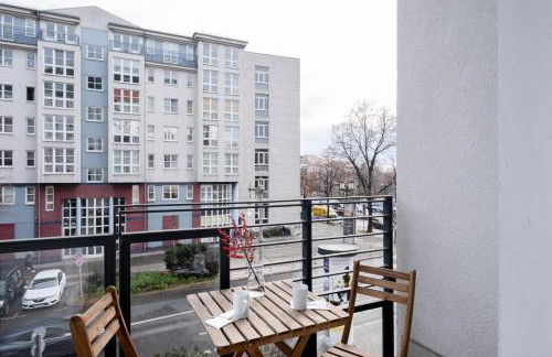 SC 05 by ROCKCHAIR Apartments l SUPERHOST Status l 2 Bedrooms Boxspringbeds Balcony Elevator - Cozy Family & Business Flair welcomes you! - Foto 8