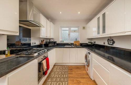 Family Friendly, Cosy 3 bed Home - Pass the Keys - Foto 2