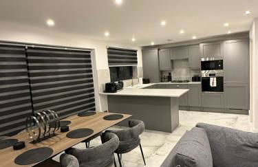 Large Luxury 5BDR Home 2 Bath and Free Parking - Foto 24