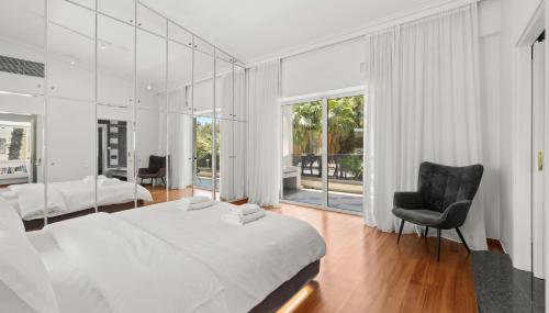 Luxury Villa with Pool, BBQ & Garden in Vouliagmeni - Photo 5