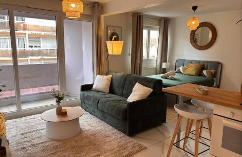 L'escale direct access to train station ideal location - Photo 1