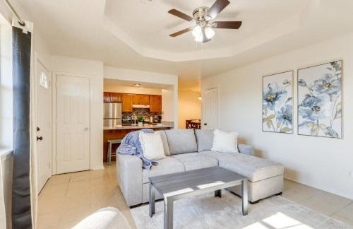 Home with Fenced Yard Near Dtwn Rogers! - Foto 5