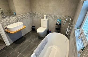 3 Bed house near Tenby with Hot Tub - Photo 26