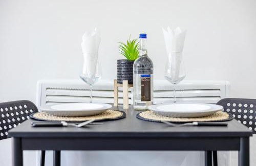 ROOMS NEAR ME - All amenities, private access entire place, kitchen & washroom, smart tv, parking nearby - Foto 28