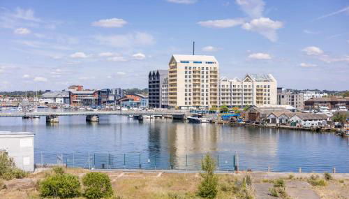 Sun-Soaked- Charming Views Overlooking the Harbour - Foto 3