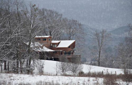 Stately Log Cabin with a Pool for a Group Getaway near Chickamauga, Georgia - Foto 22