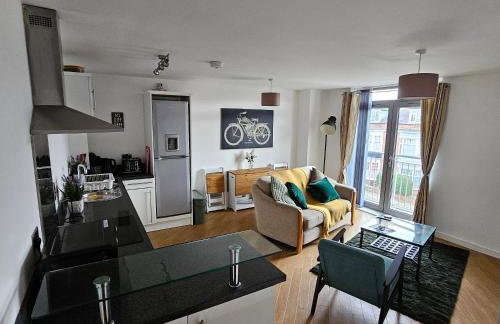 Number 8 Vincent House - Photo 2