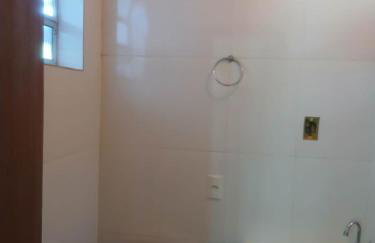 Linda casa com piscina, quiosque e churrasqueira a 150 metros da praia - Foto 11