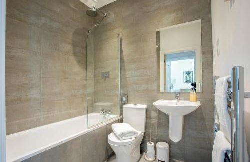 1 Bed Apartment - Redhill Central, Surrey, Gatwick #2 - Foto 3