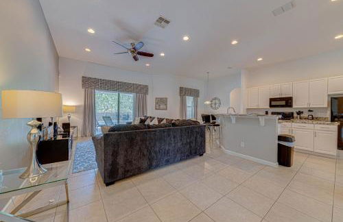 #350-Stunning Villa with Modern Decor, West Facing Pool Overlooking Private Conservation Land - Foto 12