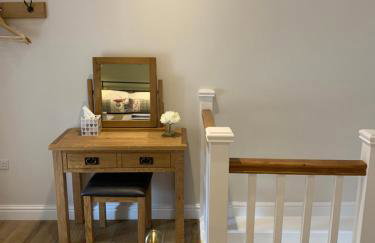 The Nook at Pentregaer Ucha, with tennis court & lake. - Foto 12