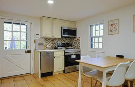 Long Island Nature Retreat with Peloton with Shared Pool - Foto 3