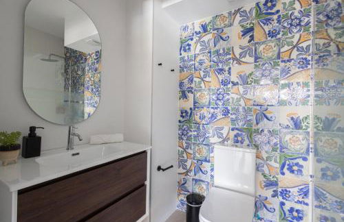 FLORIT FLATS - Stylish Valencia Ceramic Apartments with Free Bicycles by the Joaquin Sorolla Station - Photo 13