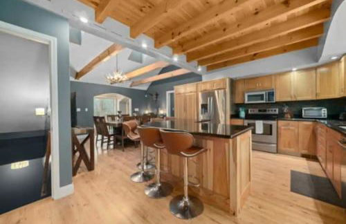 Sunset Cove Lakefront Luxury Lodge with Private Dock - Foto 5