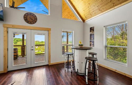 TN Whiskey Cabin- Lake and Mtn Views- Covered Deck- Game Room- Pool Table- Pets - Foto 46