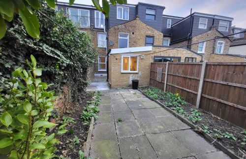 Central 5BR Retreat - Walk to Tube, Explore London - Photo 10