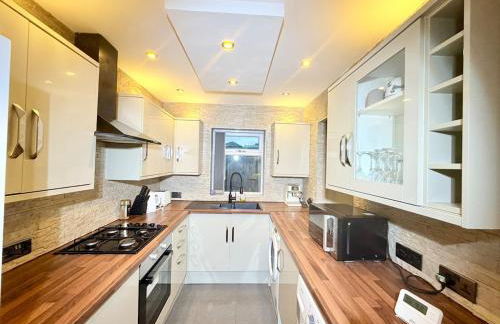 Comfortable 4BR House Ideal for Families & Workers - Foto 43