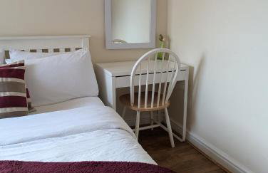 Entire 2 Bedroom Cosy Flat Near City Centre - Photo 15