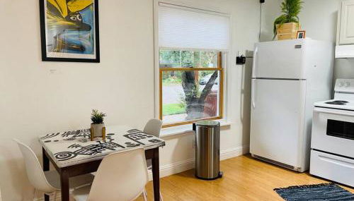 Artist's retreat near the heart of the city - Photo 5