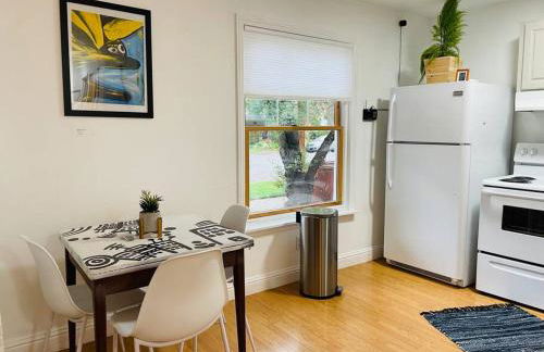 Artist's retreat near the heart of the city - Photo 5