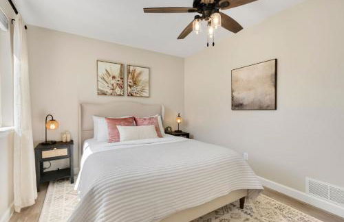 Downtown Windsor Home with Hot Tub and Pool Table - Foto 3