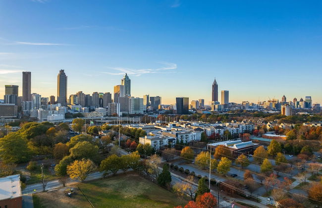 Stylish Midtown Home w Rooftop Views by Silverx - Foto 25