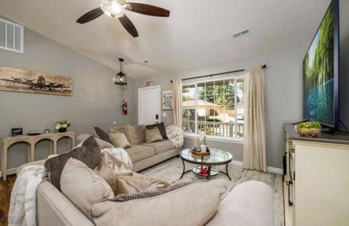 Comfy CDA Family Home with Fire Pit and Huge Yard - Foto 9