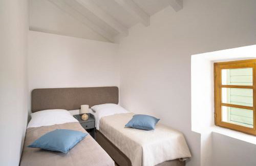 BRAND NEW Stone house MARCELA, 3 double bedrooms, pool - Foto 28