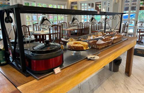 Fabuloso flat 241, Amarílis, Riviera de São Lourenço 3 Piscinas climatizadas carregador veiculo eletrico 2 quartos sendo uma suíte internet 500mb Adega, cozinha equipada completa, serviço de praia fim de semana limpeza trocas de toalhas, - Foto 24