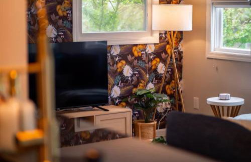 4 Bedroom Pool and Hot Tub Home Near Cleveland - Photo 41