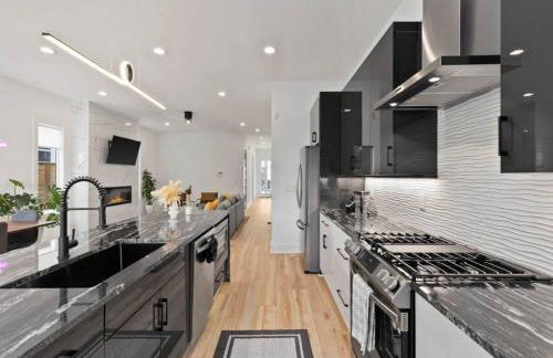 Luxurious 4bd home sleeps 12 minutes to downtown with parking - Foto 28