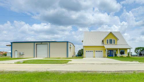 Aircraft Tours! Fly-In Hangar Apt in New Waverly - Foto 4