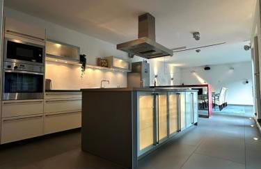 Design-Ferienhaus mit Garten, Kino & 5 Schlafzimmern - Foto 23