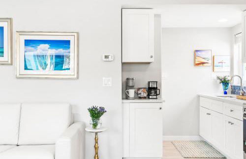 100 Steps to beach access - 5 minute walk to the Village - Private Porch - Foto 10