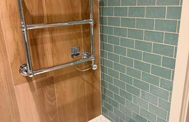 Luxury Private Room with Living Area Wembley Stadium View - Photo 41