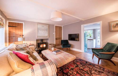 Hollyhocks, Tunstall - Foto 18