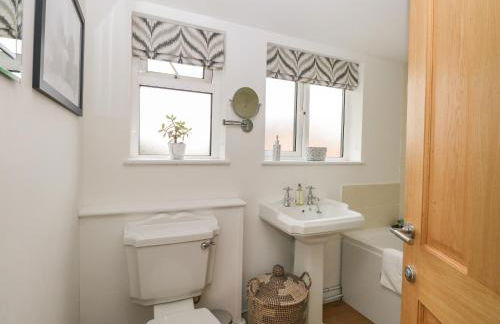 The Lodge - Photo 20