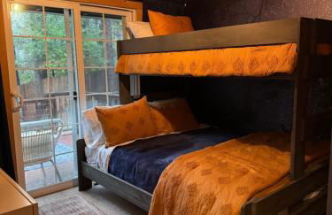 Modern Peaceful Nordic Cabin Near Lake with Pickleball-Basketball Court - Foto 26