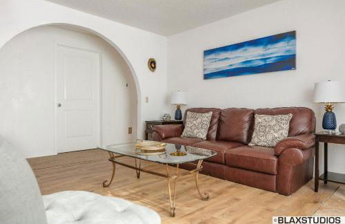 Charming Hillside Retreat - Private backyard, firepit, mtn views, full kitchen - Foto 14