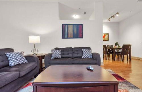 Stylish Open Concept Apt with King Bed, walking distance from NRG Texans Stadium, 1 mile to Med Center, Free Parking - Foto 8