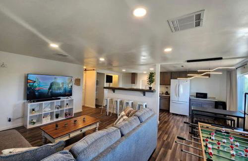 Modern Cabin with Arcade, Foosball Table and Fire Pit in Meadview, Arizona - Foto 25