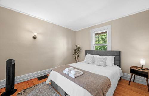 Salem 3 Bedroom with Gameroom, Balcony, Parking, and more - Foto 7