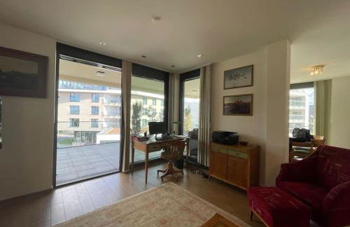 Lovely 2 bedroom apartment with free parking - Foto 12