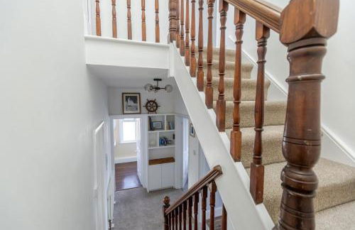 Stylish 3-Bed Home - 2 Mins to Beach & Town - Foto 60