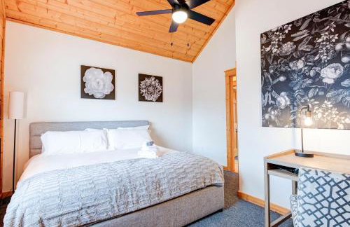 Whiskey Hills - Newly Remodeled Luxury Cabin with Hot Tub, Incredible Views close to Asheville, walk to Hatley Pointe & Ski! - Foto 36