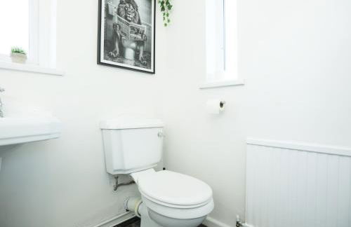 Homely ! Perfect for Contractors and Guests with Private off street parking - Foto 25