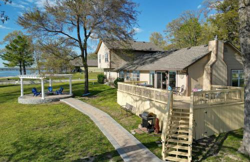 Lakefront Home with Shared Boat Ramp in Grove! - Foto 1