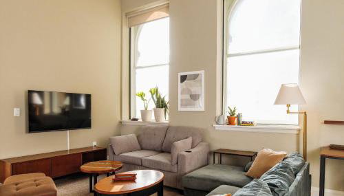 Downtown Luxe 2BR Loft Apt - Sleeps 6-7 - Walkable - Foto 2