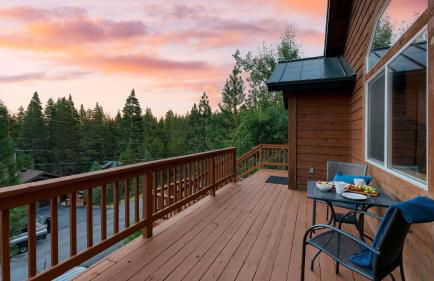 Golden Summit by AvantStay Stunning Secluded Cabin w Access to Tahoe Donner - Foto 37