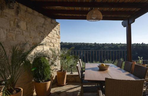 Ilys Home, a Country-chic Retreat with Pool & BBQ, By ThinkVilla - Photo 22